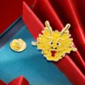 Lindo broche esmaltado de dragón de dibujos animados, insignia de metal para mochila ropa - CZ0082 oro