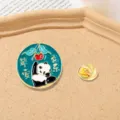 Süße chinesische Panda Emaille Anstecknadel, grüne runde Brosche für Anzug und Rucksack. - Panda Frieden und Freude