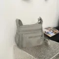 Borsa a tracolla grigia in nylon casual da donna, borsa da viaggio multi-tasca spaziosa. - Grigio chiaro