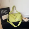 Sac de voyage de sport vert citron tendance avec fermeture éclair diagonale pour femmes. - Vert