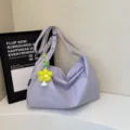Sac bandoulière en toile mauve clair, sac messager coréen décontracté avec charm fleur. - Décoration de Tournesol / Violet