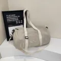 Beige cilindrische reistas met borduurwerk, lichtgewicht grote sport fitness tas. - Broken Wit