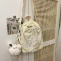 Kleiner leichter lässiger Kordelzug Rucksack für Damen, tragbare süße Alltags Tasche. - Beige mit Anhänger