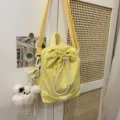 Gelber kleiner Rucksack süße Nylon Umhängetasche mit Plüsch Anhänger Freizeittasche - Gelb mit Anhänger