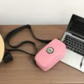 Umhängetasche in Rosa mit schwarzem Gurt lässige wasserdichte Messenger Bag neu - Rosa