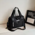 Schwarze Reisetasche für Damen, Sport-Fitness-Tasche mit Schultergurt und Katzenstickerei. - Schwarz