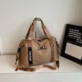 Braune Reise-Duffel-Bag für Damen, stylische Sport-Yoga-Gym-Tasche, lässige Pendler-Umhängetasche. - Braun