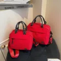 Borsa a tracolla rossa da donna con scomparti multipli e manici intrecciati in bianco e nero - Taglia S / Rosso