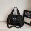 Schwarze Reise-Sporttasche für Damen, Yoga-Fitness-Tasche mit süßem Katzen-Plüsch-Anhänger. - Schwarz Mit Katze