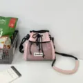 Rosa Kordel-Beuteltasche, lässige Sport-Umhängetasche mit Netztasche vorne für den täglichen Gebrauch. - Basisstil / Rosa