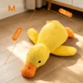 Vue detaillee du jouet en peluche canard jaune avec texture gaufre et dimensions. - M / Canard tactique jaune M