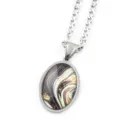Collana classica in acciaio inossidabile con elegante ciondolo in vetro cabochon stellato. - Argento A