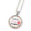 Elégant collier pendentif cabochon en verre enseignant avec imprimé léopard et pomme. - Argent C