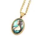 Collier pendentif ovale doré avec un cabochon en verre d'art religieux classique. - Or B