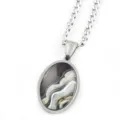 Collier chaîne argenté avec pendentif ovale et motif de vagues style abstrait chic. - Argent H