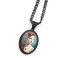 Collier classique en métal noir avec pendentif cabochon en verre ovale et portrait de femme vintage. - Noir G