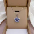 Silberfarbene Blumen-Schlüsselbeinkette mit blauen Zirkonia Steinen und klarem Pavé. - X0966 Gold Blaue Blume