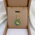 Grüne Jade Tropfen Anhänger Halskette, elegante goldene Titanstahl Kette Modeschmuck. - Grüner Fischschwanz (X0870)