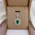 Elegante silberne Halskette mit grünem ovalem Edelstein und glitzerndem Zirkon Anhänger. - Smaragdgrüner Anhänger / X0602 Smaragd Halskette
