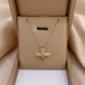 Elegante Damen Kreuz Anhänger Halskette mit bunten Zirkonsteinen und goldener Kette. - Kreuz Stil (X0030)