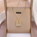 Elegante Handtasche Anhänger Halskette für Damen, stilvolle goldfarbene Kette mit Zirkonia. - Taschen Form Stil (X0078)
