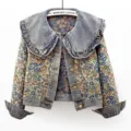 Damen Vintage Blumen Jacquard Jeansjacke mit Rüschen Peter Pan Kragen und langen Ärmeln. - S / Blau Bildfarbe