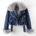 Elegante kurze Damen Jeansjacke mit grauem Kunstpelz Kragen und goldenen Knöpfen. - S / Dunkelblau
