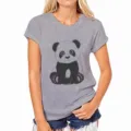 Grijs casual dames t-shirt met korte mouwen voorzien van een schattig panda printontwerp. - S / Grijs