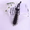 Cravatta JK nera preannodata con perle bianche e strass per fotografia e moda. - Stile 8