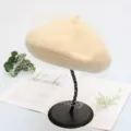 Beige wool beret hat with elegant mesh veil, retro British style painter hat detail view. - Adjustable / Extended Tulle - Beige