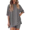 Detailansicht des lässigen einfarbigen Kurzarm-Shorts-Zweiteilers, bequeme Loose-Fit-Kleidung. - S / Oberteil und Unterteil / Grau