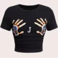 Damen schwarzes kurzarm crop top schmale passform rundhals grafik t-shirt mit strass buchstabe j - S / Stil J