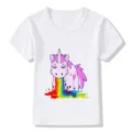 Vista dettagliata della t-shirt bianca a maniche corte per bambini con stampa di un unicorno. - 24M / Bianco
