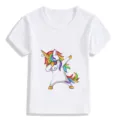 Maglietta bianca a maniche corte per bambini con dettaglio grafico di unicorno colorato. - Bianco 1044 / 24M
