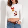 Γυναικείο κοντό crop top με χριστουγεννιάτικη στάμπα, μοντέρνα λευκή στενή μπλούζα. - 946