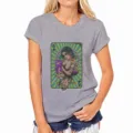 Camiseta gris de manga corta para mujer con un diseño de estampado gráfico de póker retro. - S / Gris