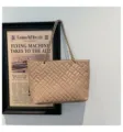 Elegante borsa shopper trapuntata da donna con tracolla a catena, grande capacità. - Kaki