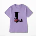 Paars t-shirt met korte mouwen en een vintage bloemige letter L opdruk voor dames. - S / Paars (Letter L)