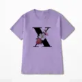 Paarse korte mouwen T-shirt met zwarte letter X en elegante bloemenprint op de borst. - 10647 / S