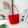 Bolso de hombro de nylon rojo para mujer, bolso casual minimalista con texto y correa. - Fondo Grueso Con Letras (Con Bordado de Letras) / S / Rojo
