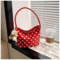 Bolso de hombro de nailon con lunares rojos, bolso hobo de moda dopamina con tierno oso de peluche. - Fondo Espesado Sin Colgante / S / Rojo con lunares