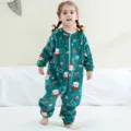 Grüner Weihnachts Flanell Kinder Overall, kuscheliger Winterschlafsack mit Weihnachtsmann. - Weihnachtsmann