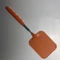 Mini ausziehbare Fliegenklatsche mit Teleskopstiel aus Edelstahl in orangefarbener Ausführung. - Orange