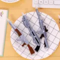 Kreative Kugelschreiber in realistischer Gewehrform für Schüler und Büro im Silberdesign - Waffen-Serie (Mit Magnet)