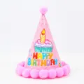 Grazioso cappello di compleanno rosa con soffici pon pon e stampa per la festa. - Cupcake Rosa
