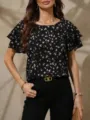 Detailansicht der schwarzen Bluse mit abstraktem Print und gerafften kurzen Ärmeln. - S / Schwarz