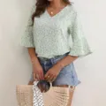 Damen gruenes florales V-Ausschnitt Sommer Top mit kurzen Aermeln in modischem Stil. - S / Grün