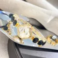 Luxus Damen Quarzuhr mit Diamant Kleeblatt Zifferblatt und elegante Kette Armband. - Schwarz
