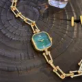 Elegante quadratische Quarzuhr in Grün mit luxuriösem goldenen Kettenarmband für Damen. - Grün
