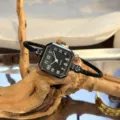 Elegante quadratische Damenuhr mit Quarzwerk, stilvolles Armband im Armreif-Design und Zifferblatt. - Arabische Ziffern Schwarz